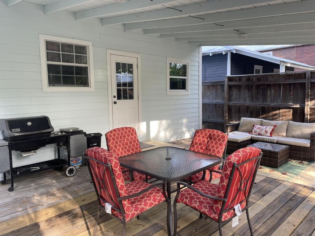 Updated Red Door Revival In Downtown Saint Augustine 外观 照片